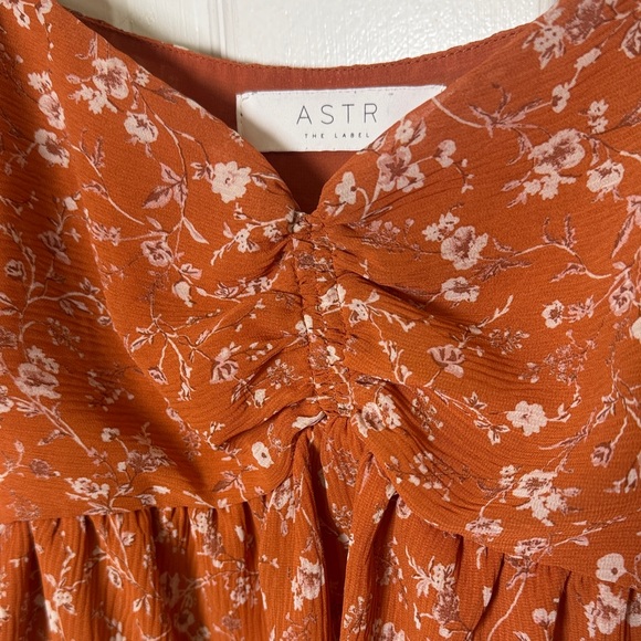 ASTR The Label Rust Floral Sweetheart Peplum Top XS Long Sleeve Ruched Blouse - Picture 4 of 8